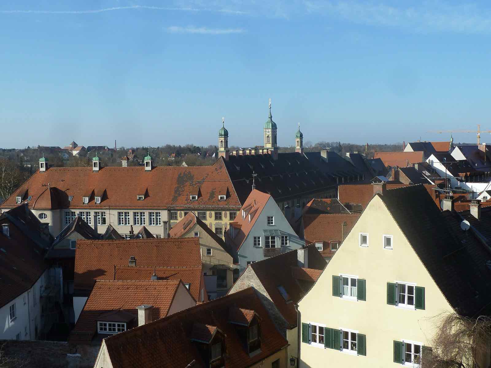 Blick vom Jungfernsprungturm über die Dächer von Landsberg am Lech