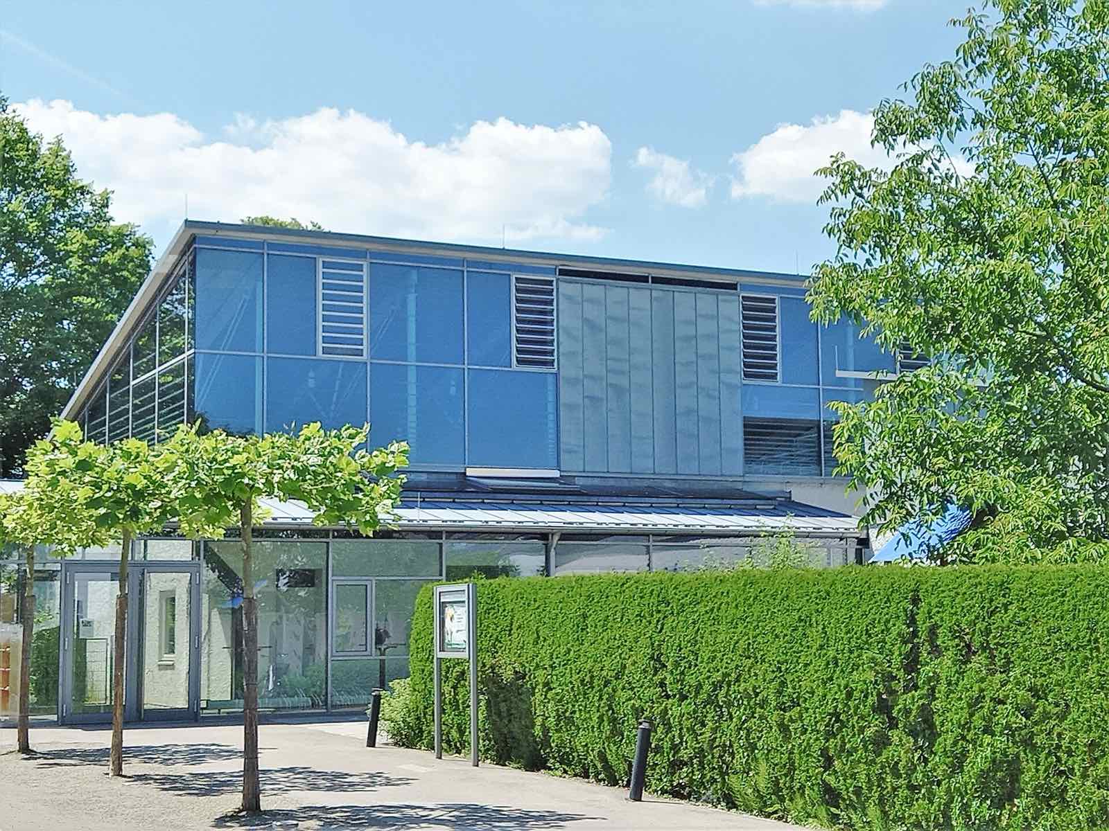 Emmauskirche in Neusäß von außen