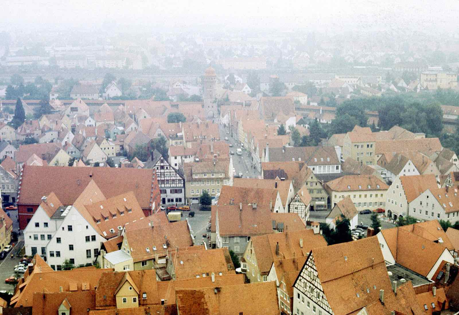 Blick vom Turm Daniel über die Altstadt von Nördlingen nach Osten