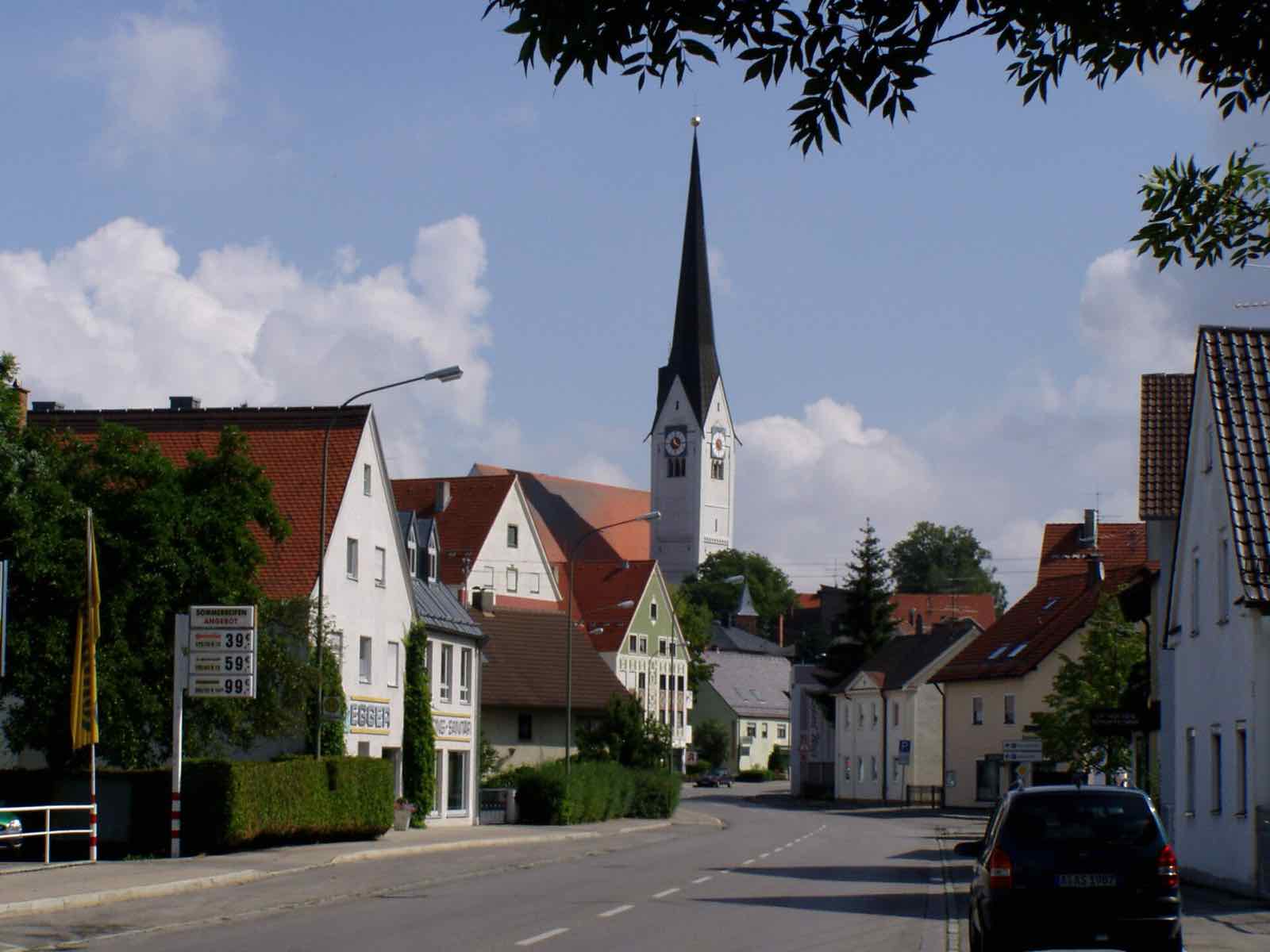 Mindelheimer Straße in Schwabmünchen mit der Pfarrkirche