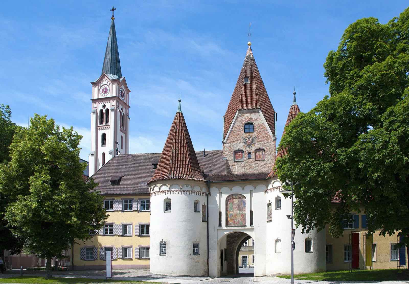 Hauptplatz in Weißenhorn mit dem Oberen Tor